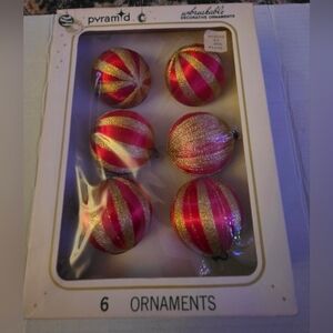 VINTAGE PYRAMID LOT 6 RED & GOLD CHRISTMAS ORNAMENTS W/ BOX